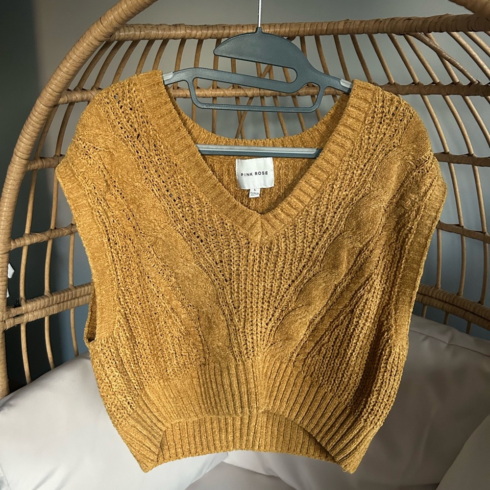 Mustard yellow sweater vest, Pink Rose | large